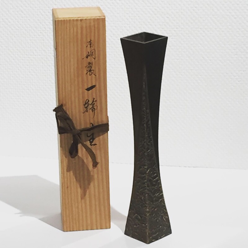 Vase bronze design haut et fin - Shôwa