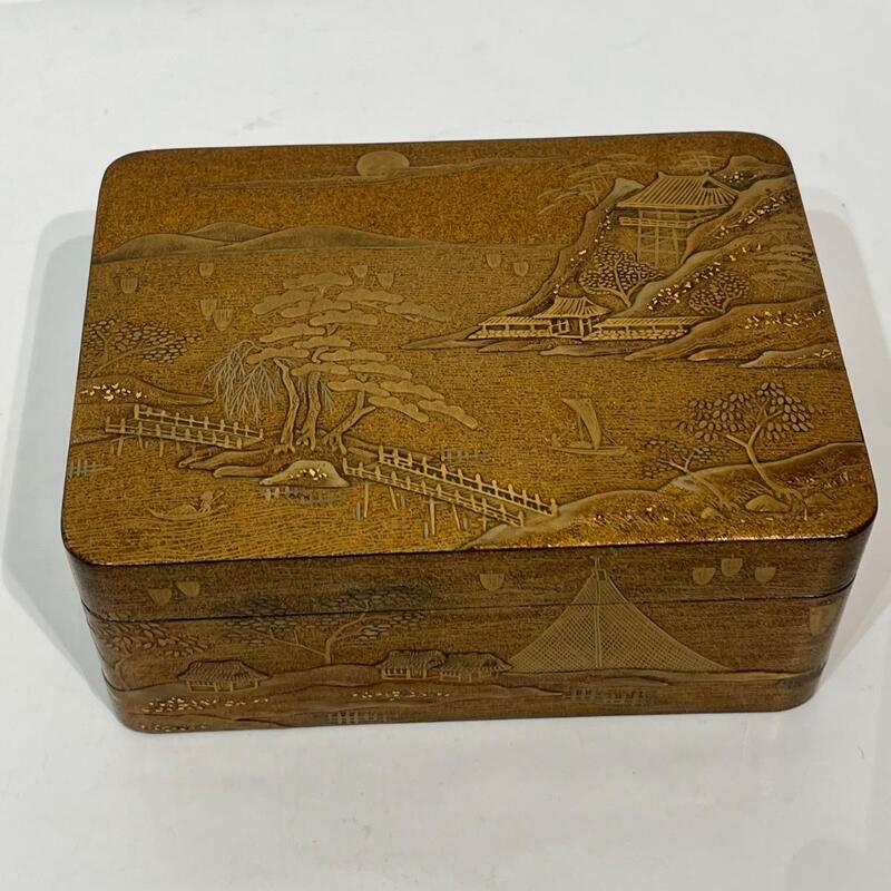 Bako boîte japonaise en laque or au paysage marin 