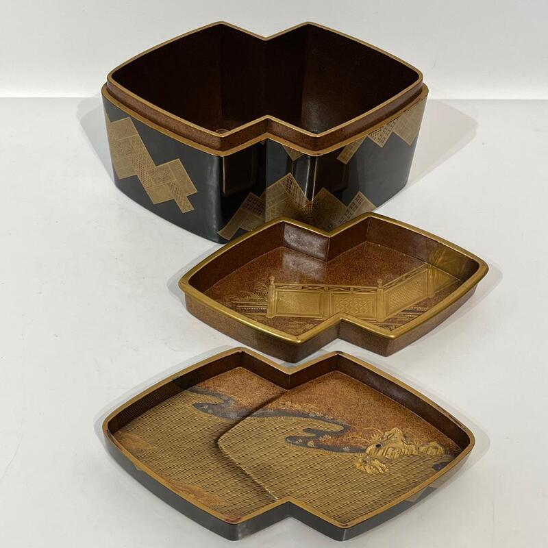 Boîte laquée japonaise et son plateau losanges Edo 