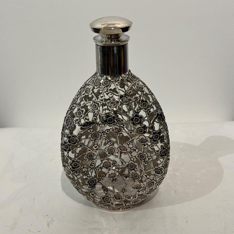 Carafe japonaise en verre et argent sakura