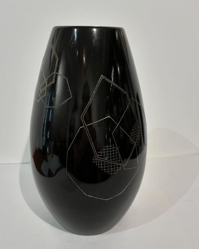 Grand vase en bronze noir zogan