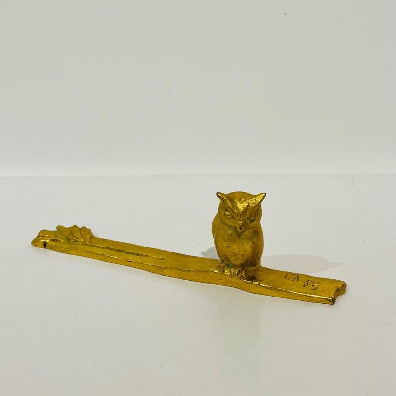 Presse-papier japonais en bronze chouette sur branche 
