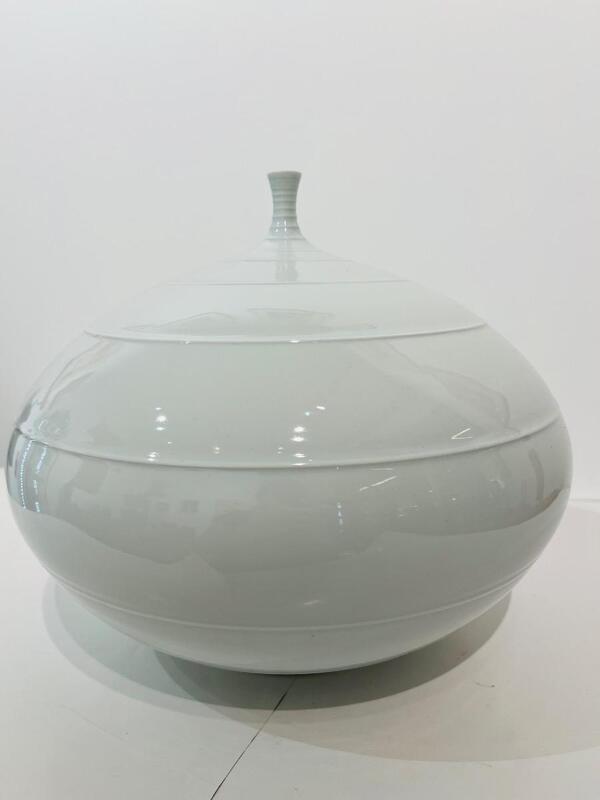 Vase céladon japonais en porcelaine de Nakao Yasuzumi 