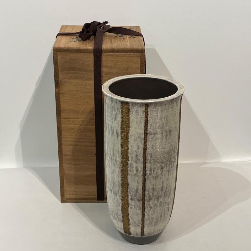 Vase japonais en céramique aux lignes d’or 